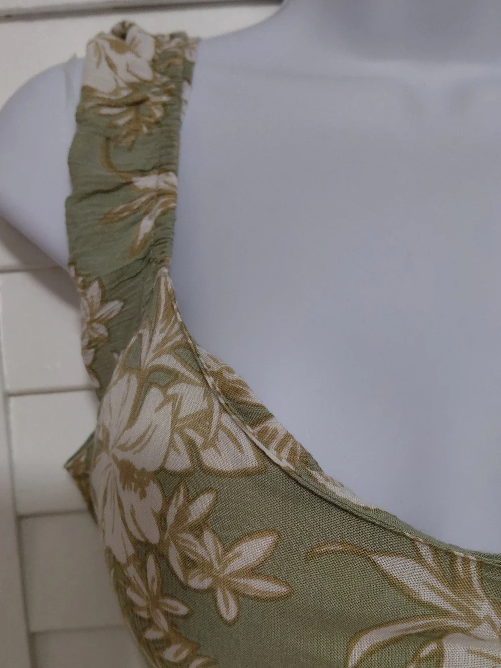 Sage Green Floral Maxi Dress Size Large Rayon Tropical Resort Summer Sundress - Picture 5 of 8